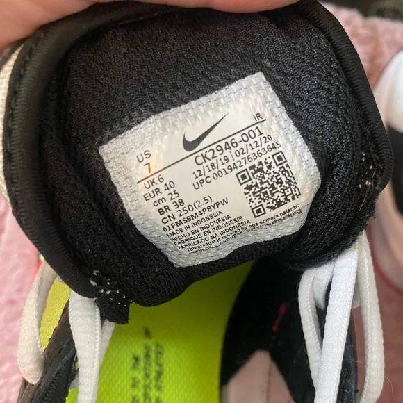 Nike sneakers - Picture 2 of 10